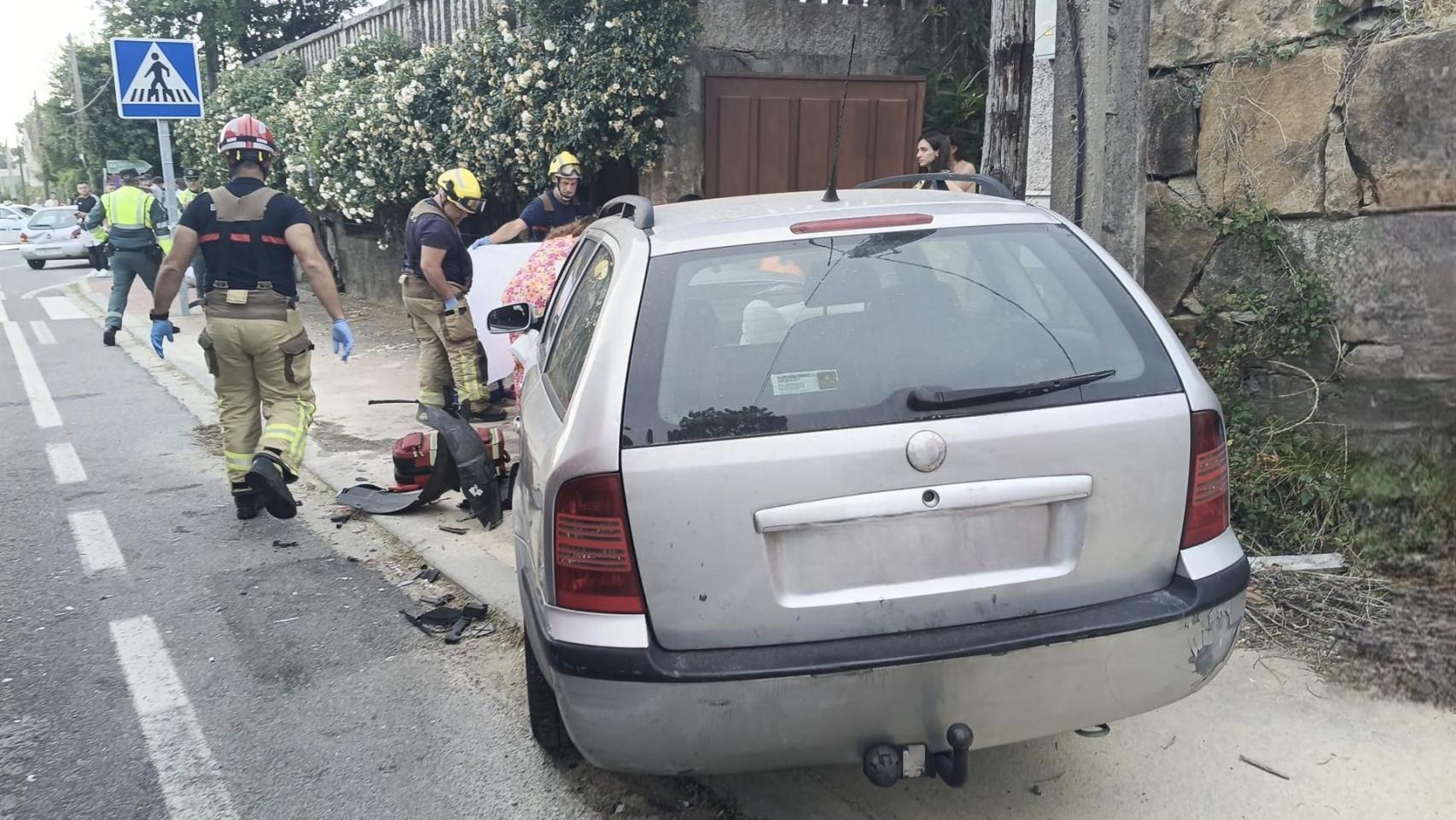 Un coche invade la acera en Sanxenxo (Pontevedra): una persona fallecida y dos heridas