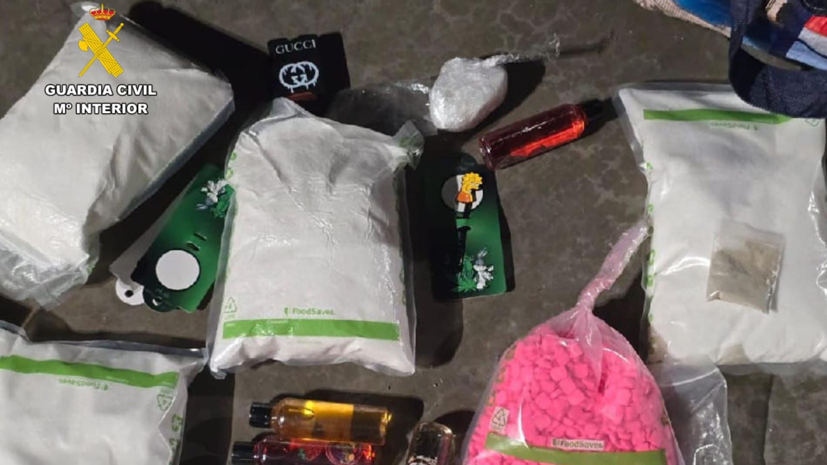 Cazado un conductor que transportaba multitud de drogas por Zaragoza: de LSD a cocaína rosa