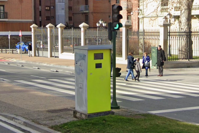 Pamplona va a estrenar cuatro radares con IA: detectan si llevas el cinturón, si estás con el móvil o si haces giros ilegales
