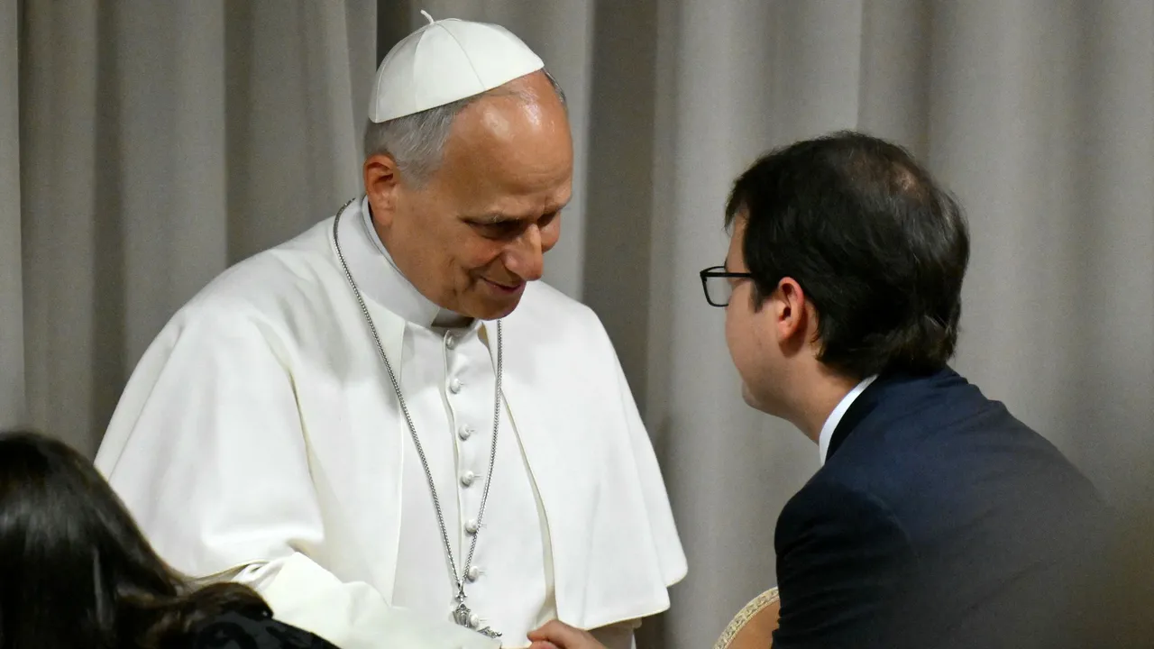 El papa León XIV llama a evitar que la IA domine “lo humano”, un riesgo que Anthropic considera posible