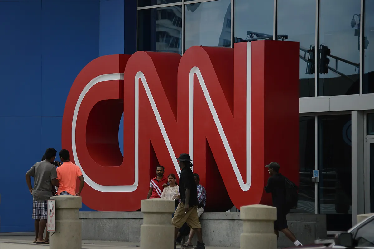 Warner Bros tantea la venta de la CNN