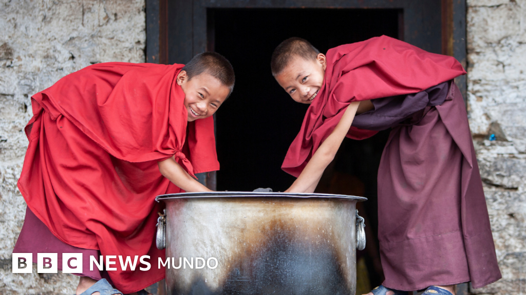 Cómo es Bután, el remoto reino del Himalaya que ahora se abre al mundo