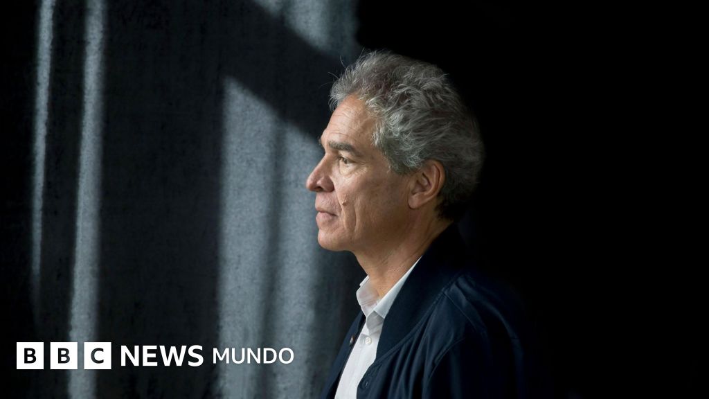 Rodrigo Rey Rosa y su novela inspirada en la megacárcel de Bukele: "Con el giro a la derecha en el mundo, estos centros de detención pueden volverse la norma"