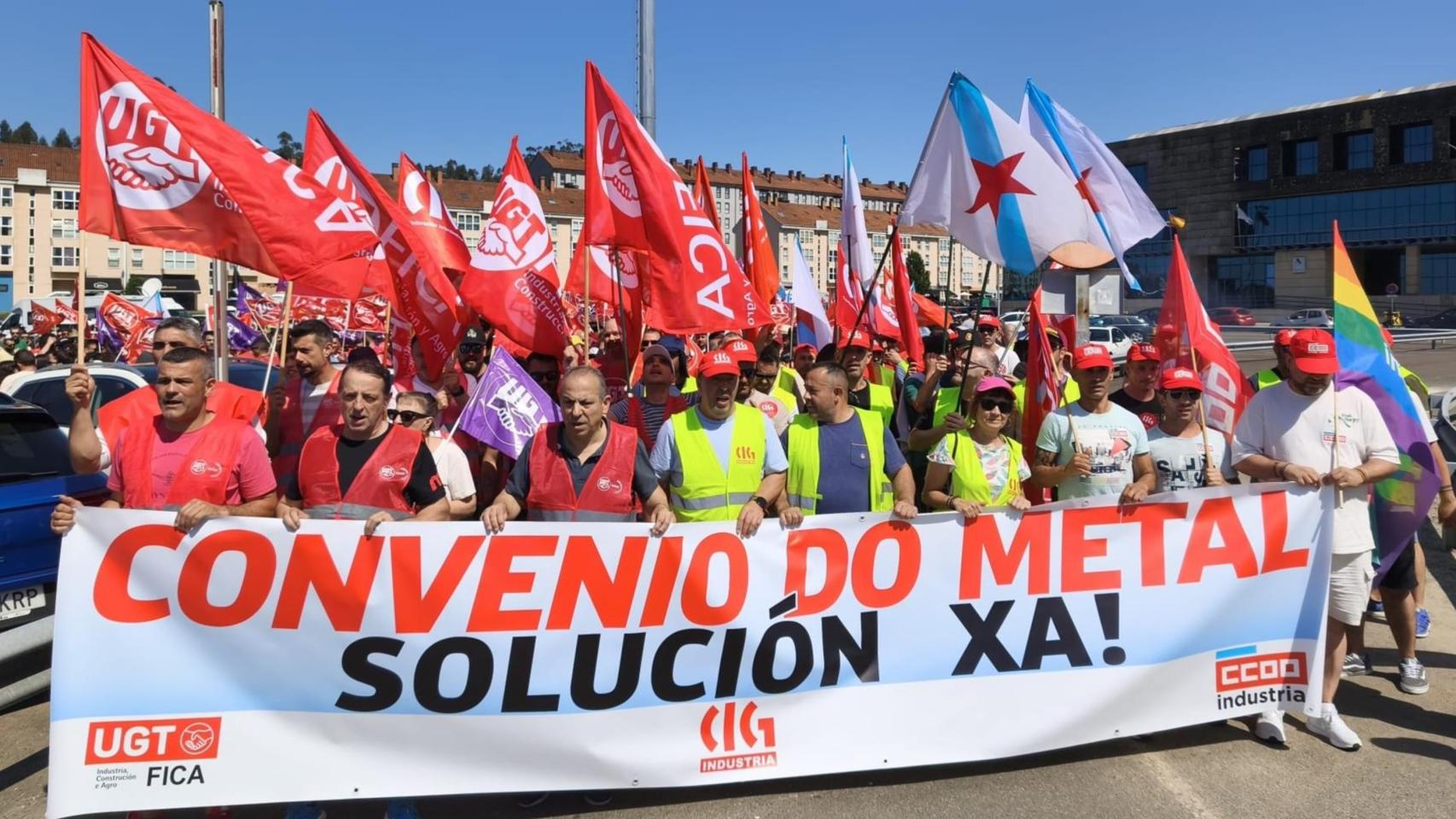 Trabajadores del sector del metal marchan en Santiago para exigir una "solución ya" al convenio