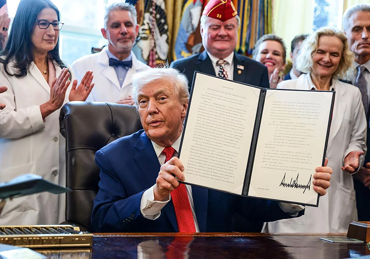 Trump aprueba una ley de defensa de casi un billón de dólares para mantener a EE UU como superpotencia militar