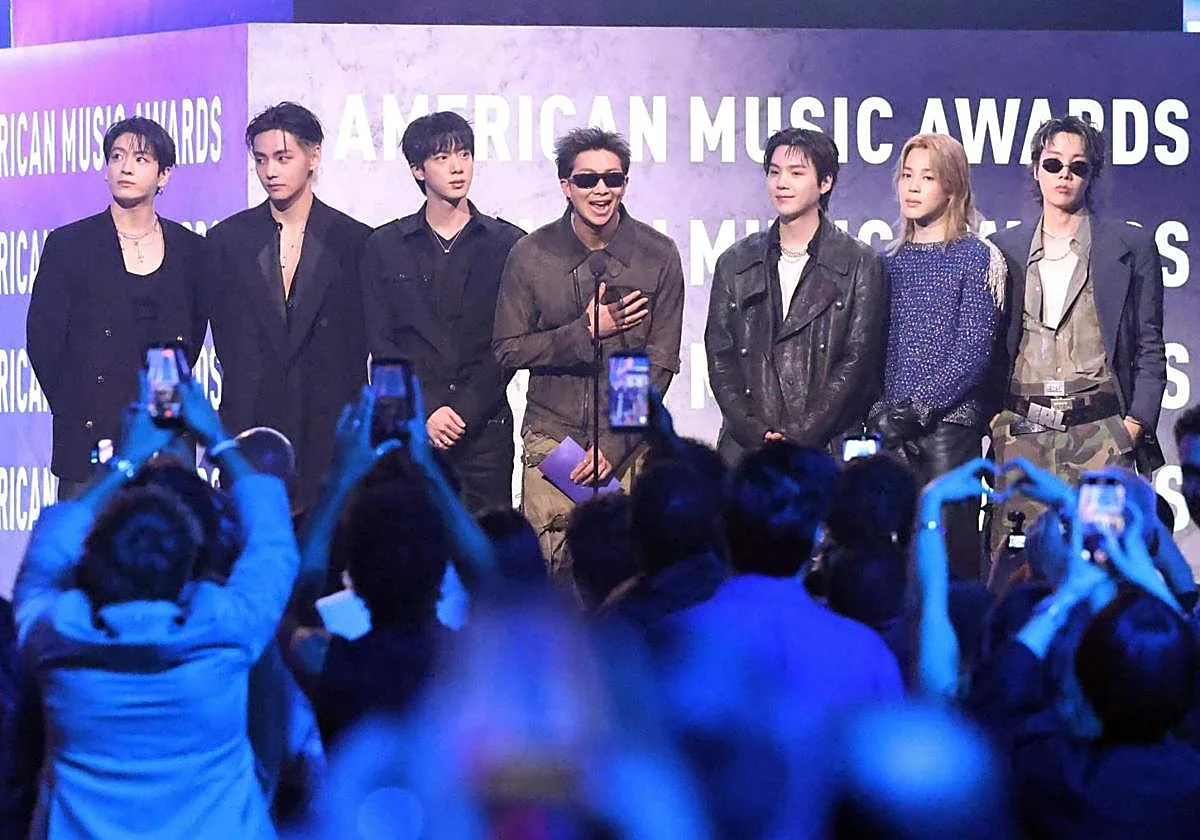 BTS arrasan en los American Music Awards 2026 y se llevan, por segunda vez, el premio a 'Artista del Año'