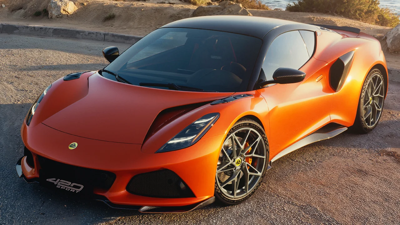 El Lotus Emira 420 Sport sube el listón: menos de 1.500 kg y solo un rival real, el Alpine A110