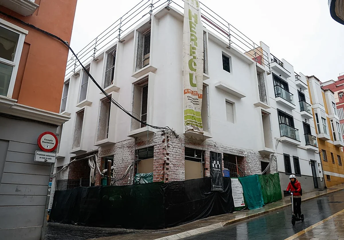 La regulación de usos hoteleros y viviendas en locales podría establecerse por zonas