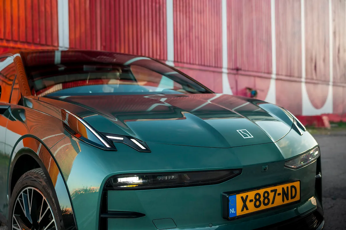 La china Zeekr reta a Tesla con su desembarco en España