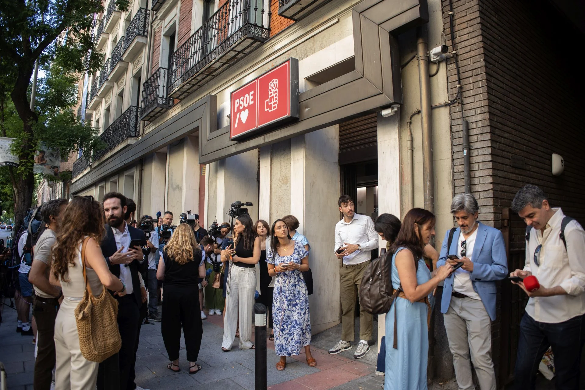 La UCO registra Ferraz en una operación por la presunta caja B del PSOE