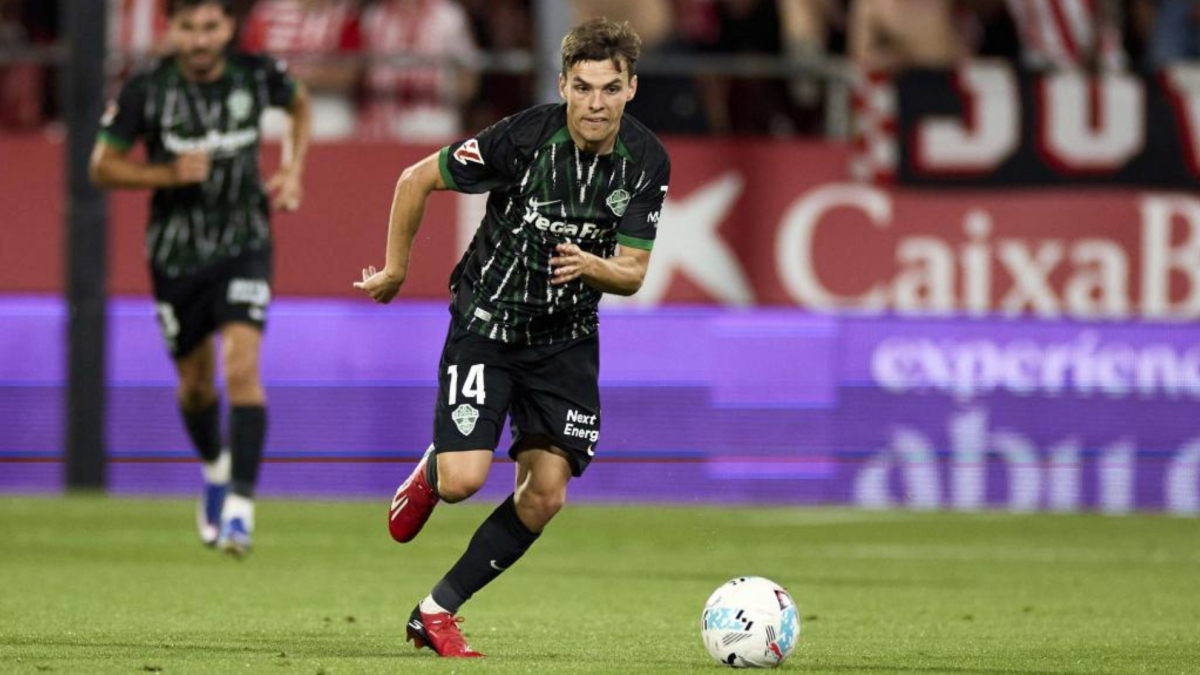 Aleix Febas se despide del Elche entre lágrimas: “Este club me ha devuelto la paz conmigo mismo”
