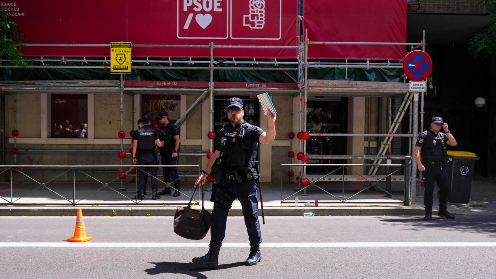 El auto de Pedraz sobre los pagos del PSOE a Leire apunta a una operación de Cerdán para "atacar" a Peinado y a la juez del caso del hermano de Sánchez