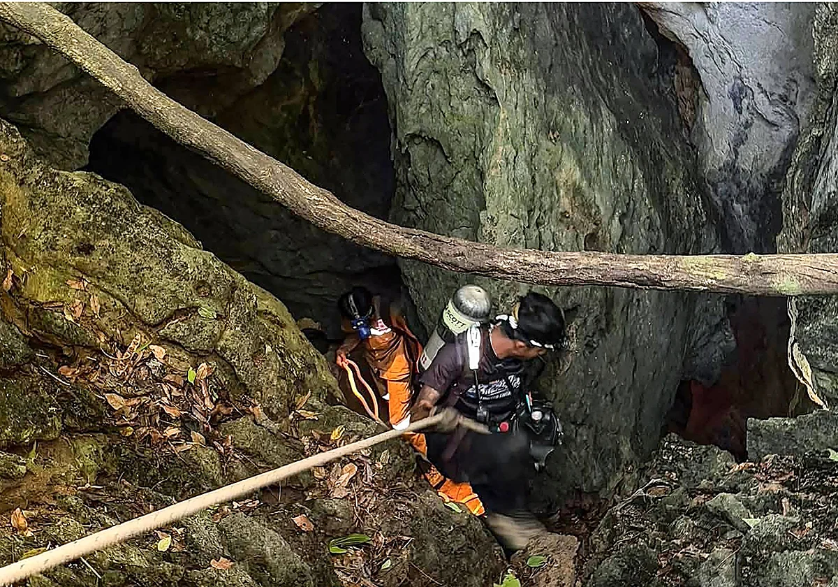 Localizadas con vida las siete personas atrapadas durante una semana en una cueva inundada de Laos