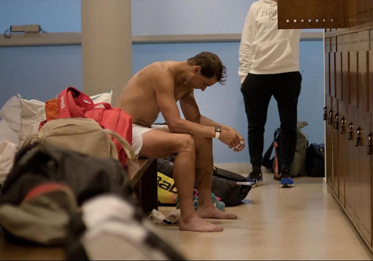 Netflix retrata la lucha contra el dolor de Rafa Nadal, que exhibe su cara más vulnerable