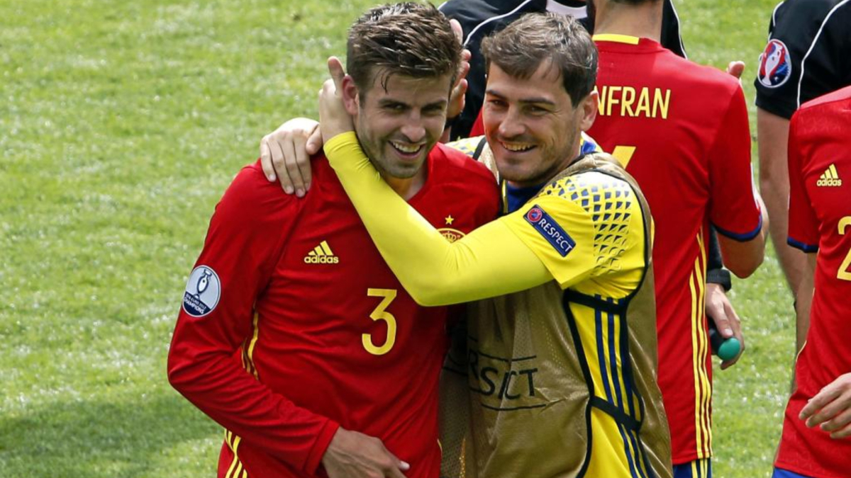 Casillas, a Piqué: "Me parece un poco triste que no vaya ningún jugador del Madrid con la selección"