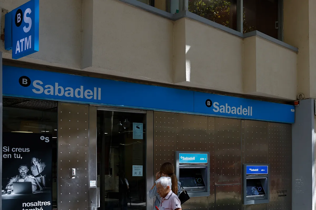 Sabadell recibe las primeras rebajas tras descontar su macrodividendo