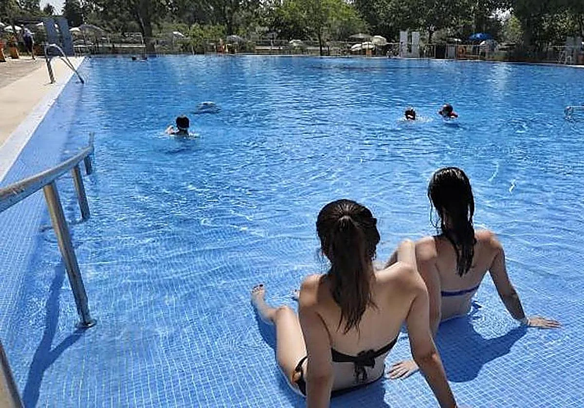 Andalusian property administrators warn many community pools may face fines of up to €600,000