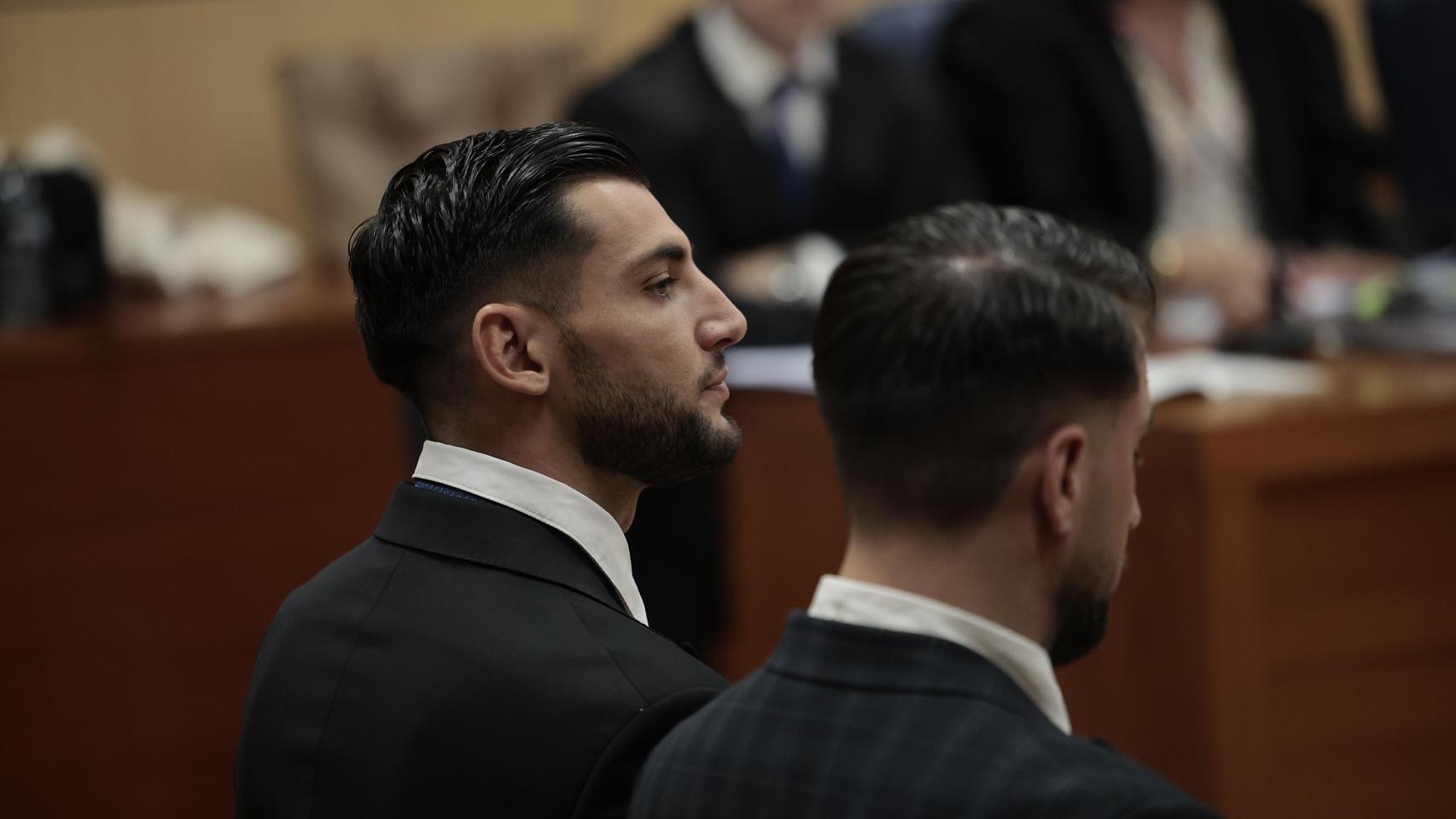 La víctima de Rafa Mir relata la doble agresión sexual que sufrió: "Me impidió salir del agua, me besó y me tocó"