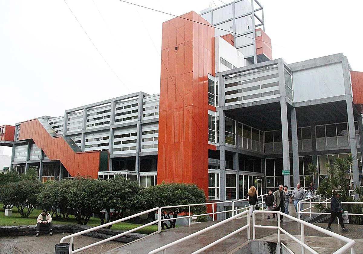 Investigation launched after hospital psychiatric patient allegedly disconnects man from ventilator