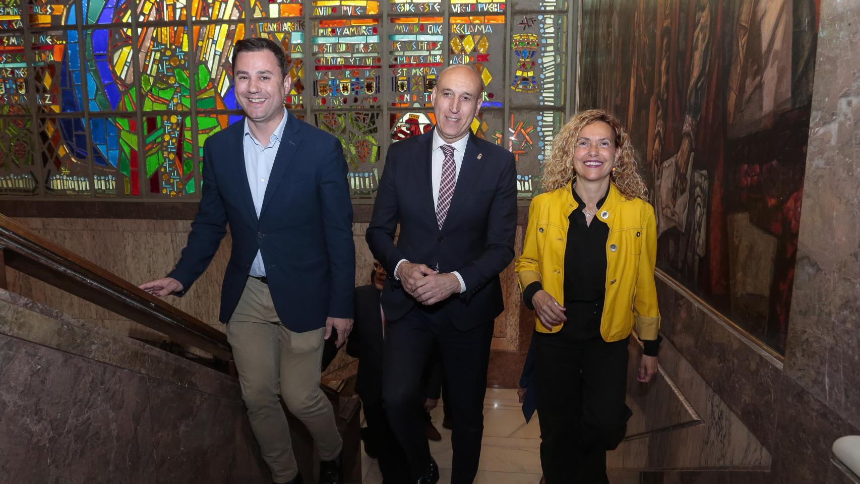 El alcalde de León pide un congreso federal extraordinario del PSOE y Cendón le acusa de "hacerle el trabajo a la derecha"