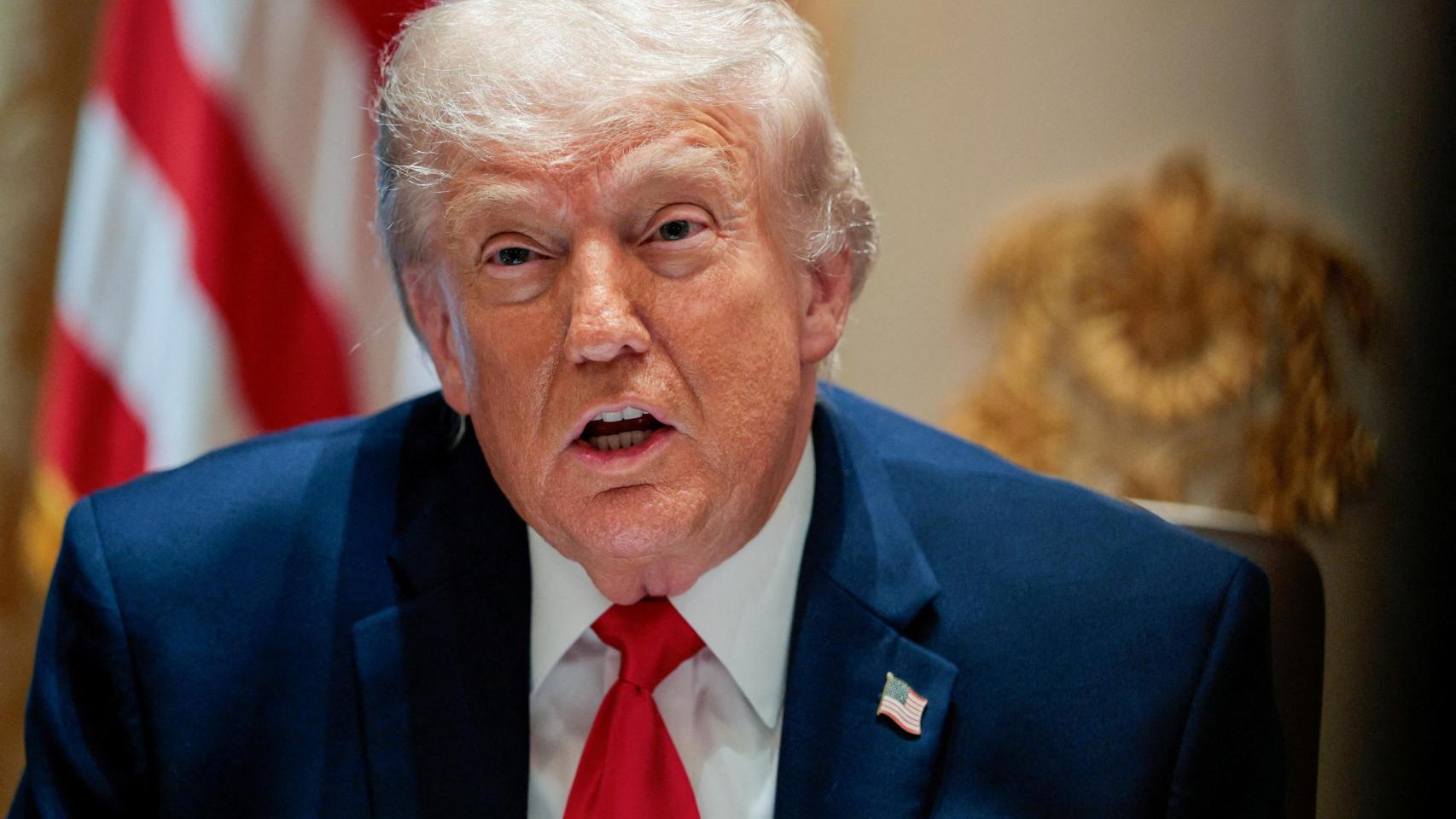 Trump amenaza a su aliado Omán con "medidas agresivas" si acuerda con Irán establecer un peaje permanente en Ormuz