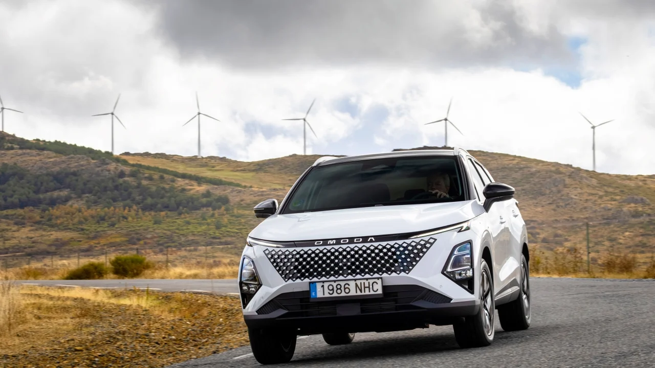 Los coches chinos eléctricos e híbridos se devalúan más que el resto y hay tres motivos que explican el golpe
