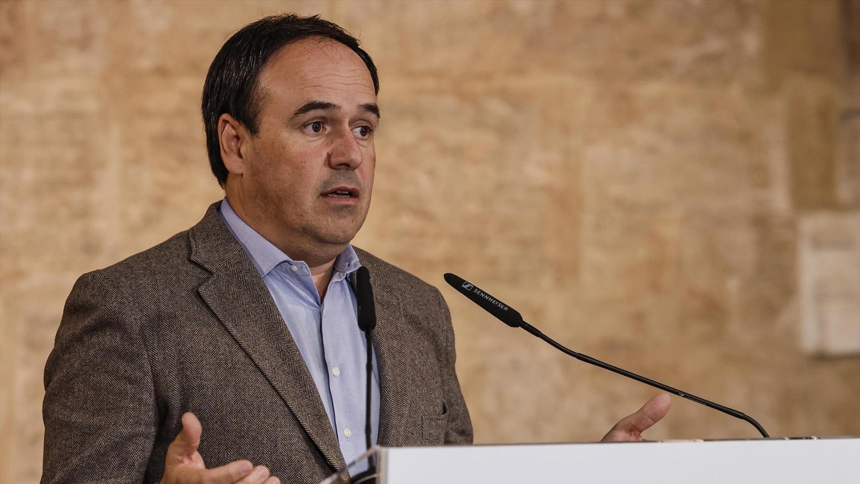 La rebaja fiscal de Pérez Llorca y la "prioridad nacional" pactadas con Vox llegarán con retraso en la Ley de Acompañamiento