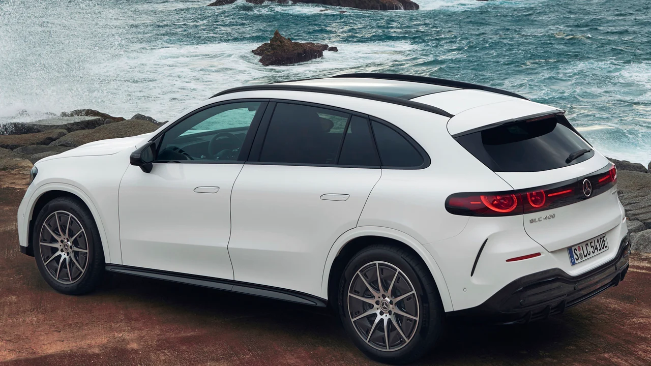 Mercedes amplía la gama del GLC eléctrico con nuevas versiones y hasta 665 km de autonomía
