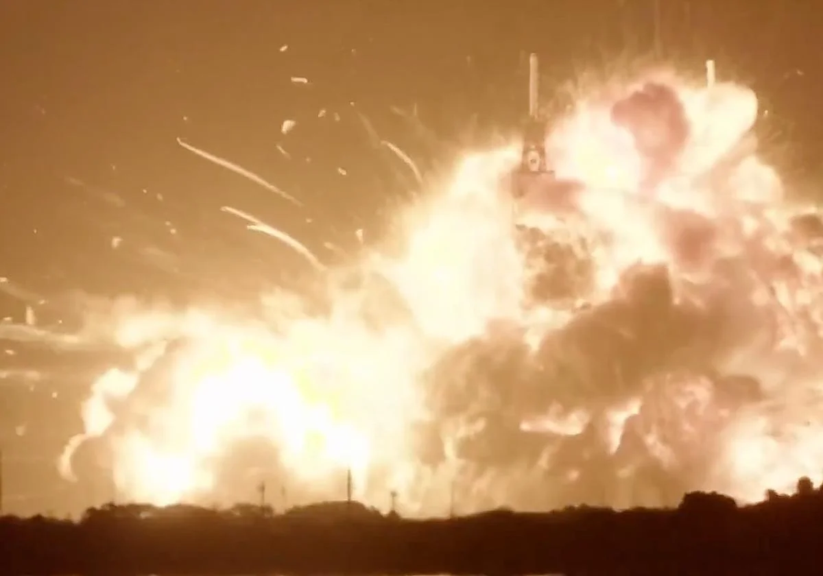 Un cohete de Bezos explota durante una prueba en tierra en Florida