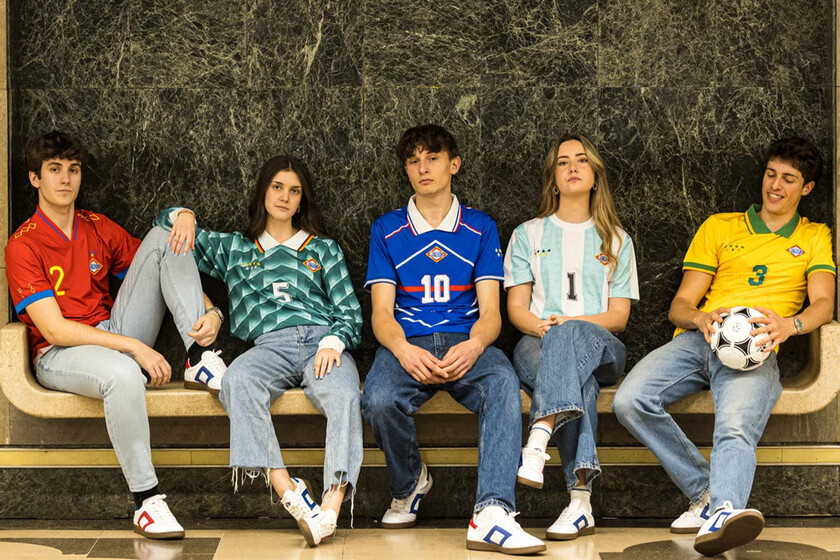 Metro de Madrid se ha empeñado en ser un icono pop como el "Tube" de Londres. Su plan: camisetas de fútbol retro