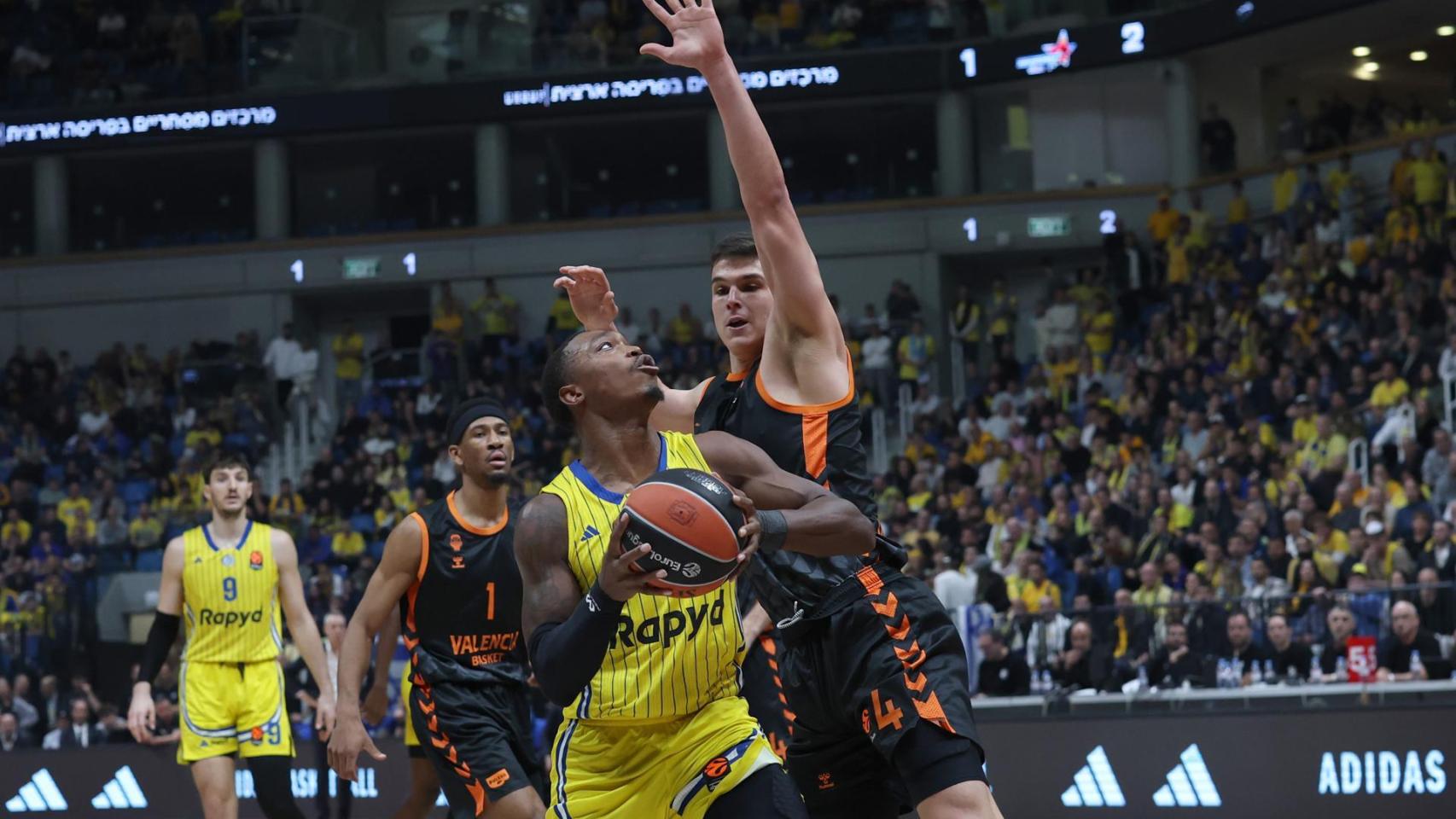 La odisea de Valencia Basket en Israel: "Insultos racistas" de los ultras del Maccabi tras un viaje secreto para jugar el partido