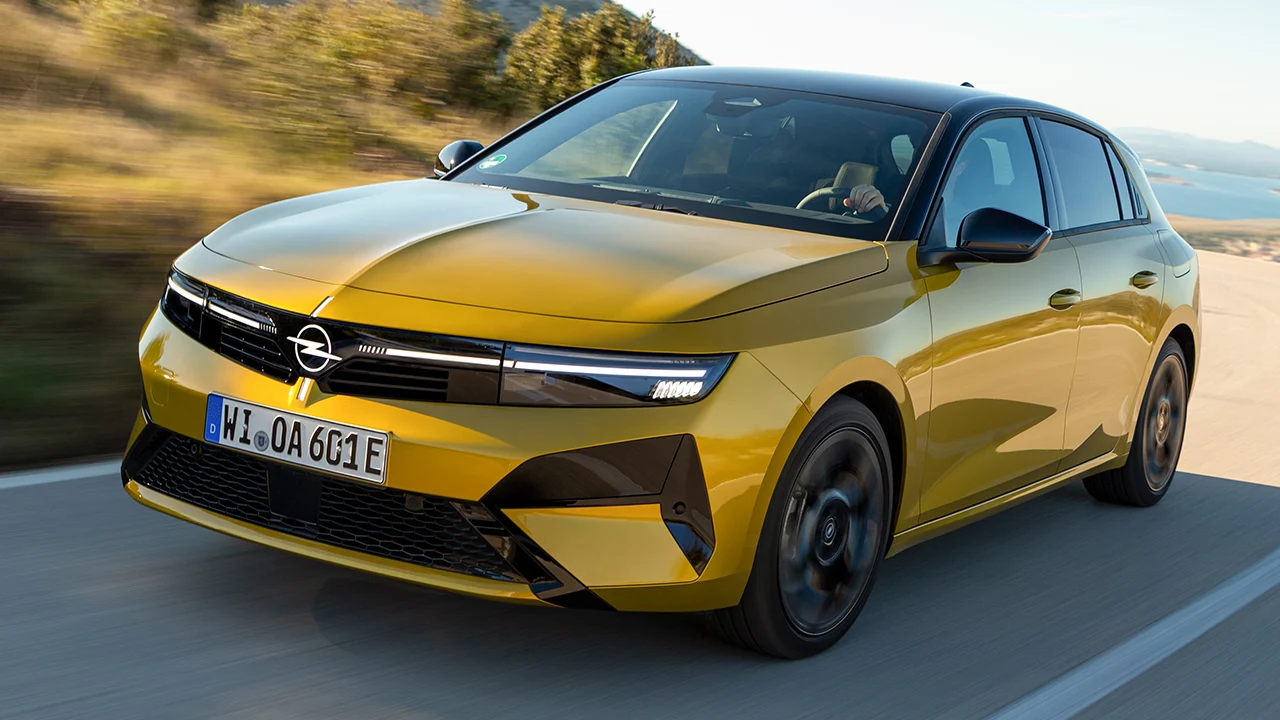 El renovado Opel Astra arrincona al SEAT León con 8.200 € de descuento, etiqueta ECO y un nuevo diseño
