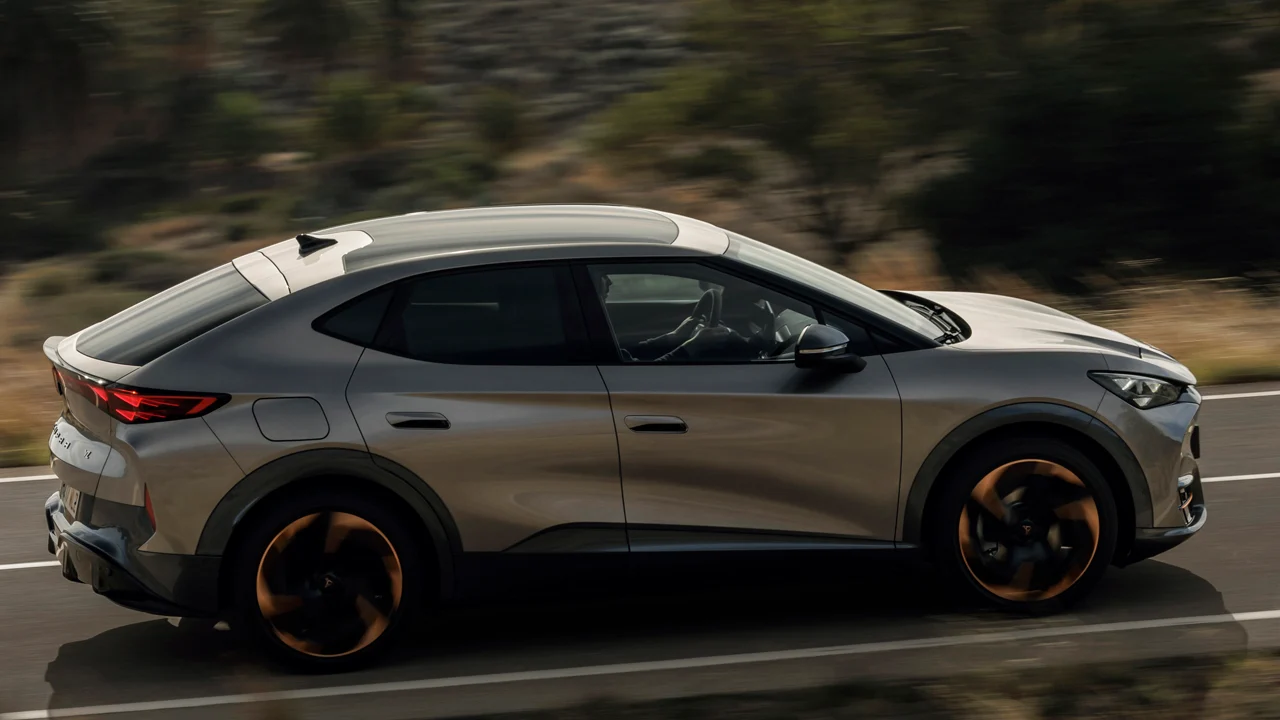 CUPRA ya tiene un Tavascan más barato en España, con casi 450 km de autonomía y desde 42.000 €