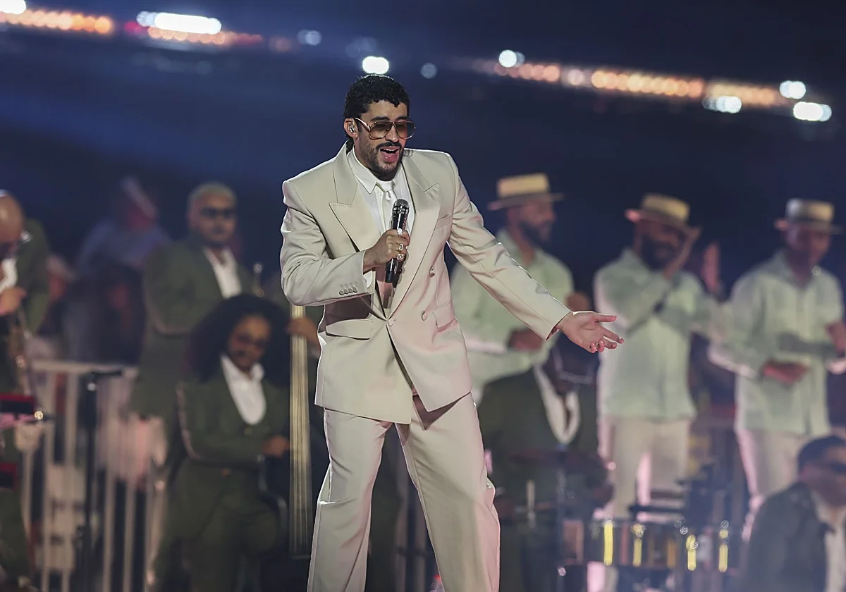 Suena una canción de Bad Bunny en mitad de clase: investigan un hackeo masivo en colegios e institutos