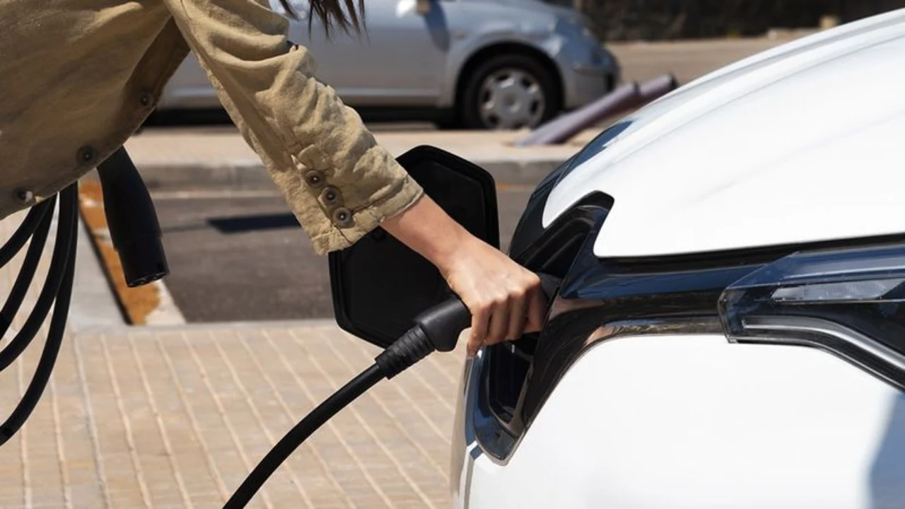 Moves Flotas y Corredores, las nuevas ayudas del Gobierno para renovar coches de empresa y poner puntos de carga