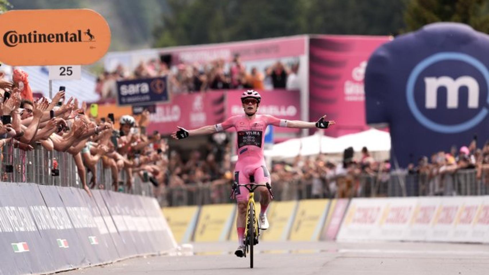 Jonas Vingegaard completa la 'manita' en Piancavallo y conquista con autoridad su primer Giro de Italia