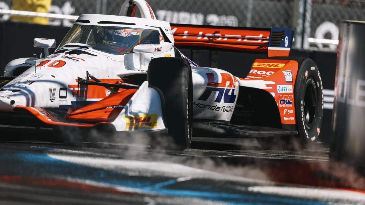 Álex Palou no baja la guardia en Detroit: tercera pole consecutiva
