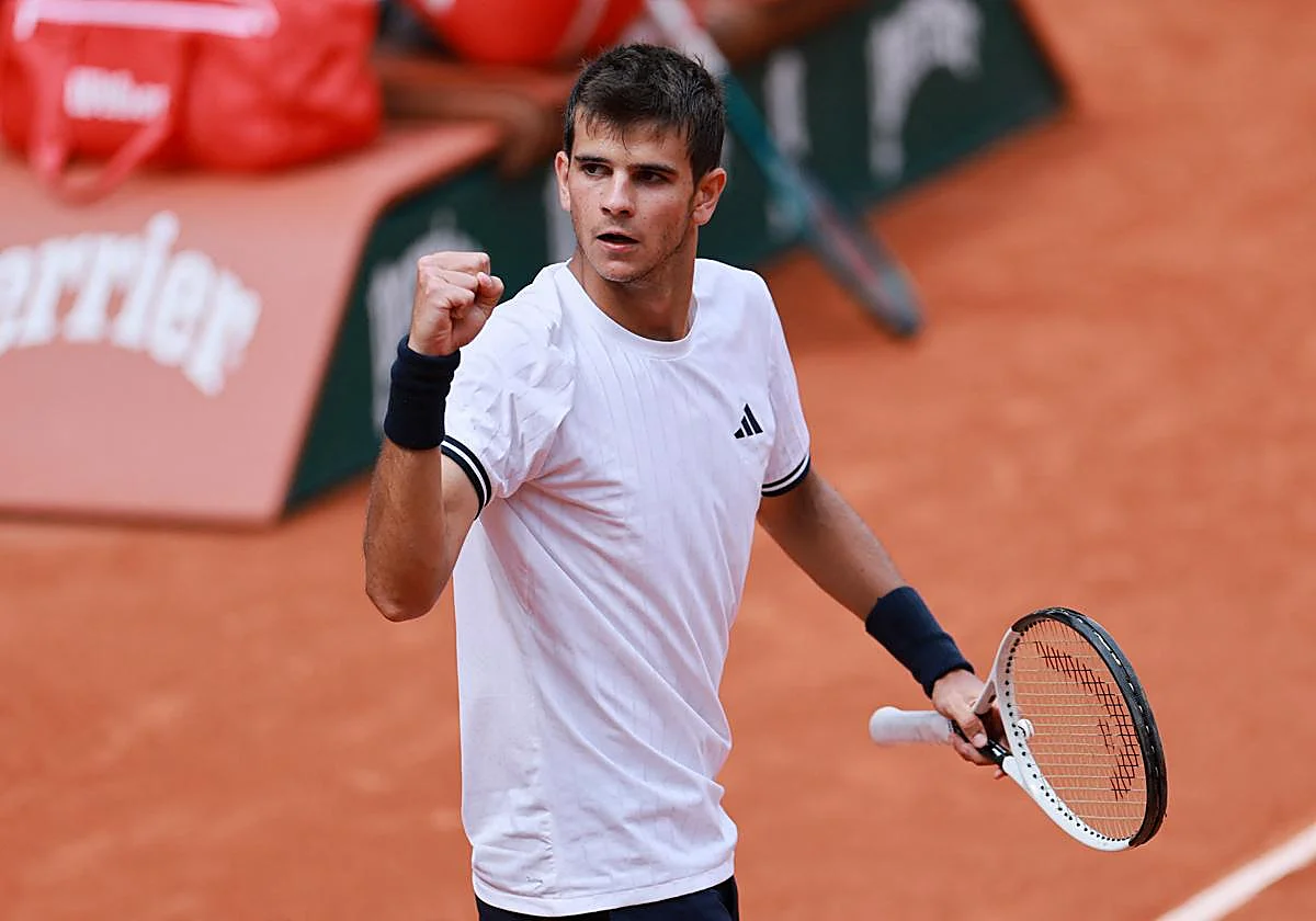 Jódar remonta dos sets a Carreño y es cuartofinalista en París
