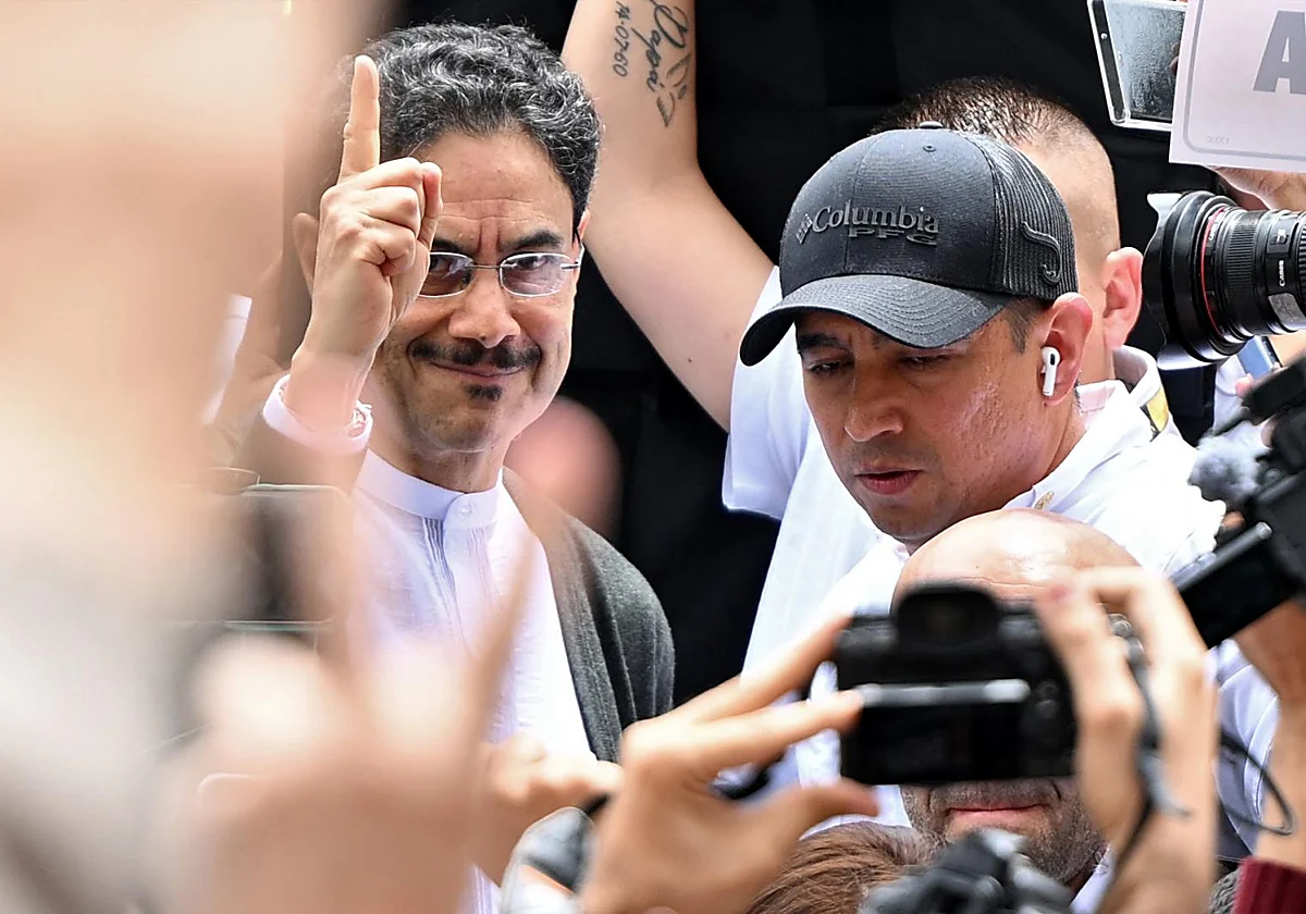 Colombia vota a su presidente en un clima de violencia