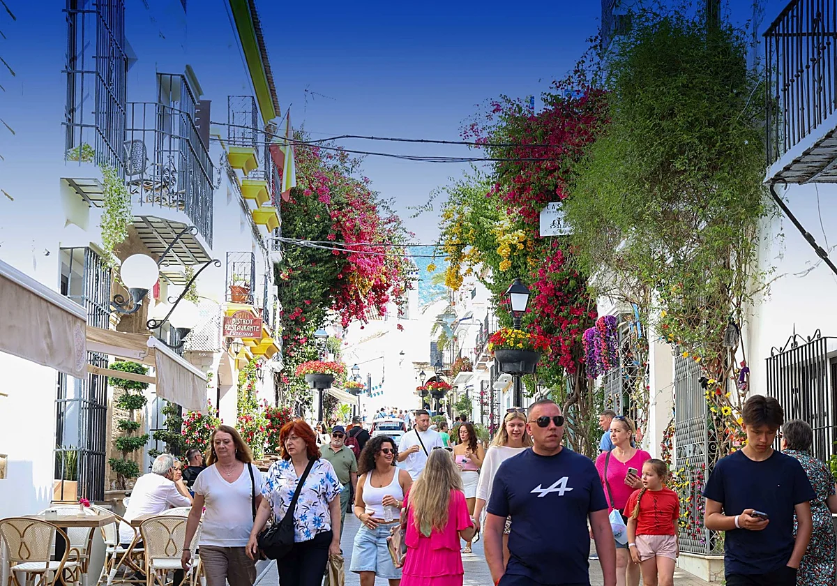 Marbella alcanza un récord histórico de viajeros en un mes de abril