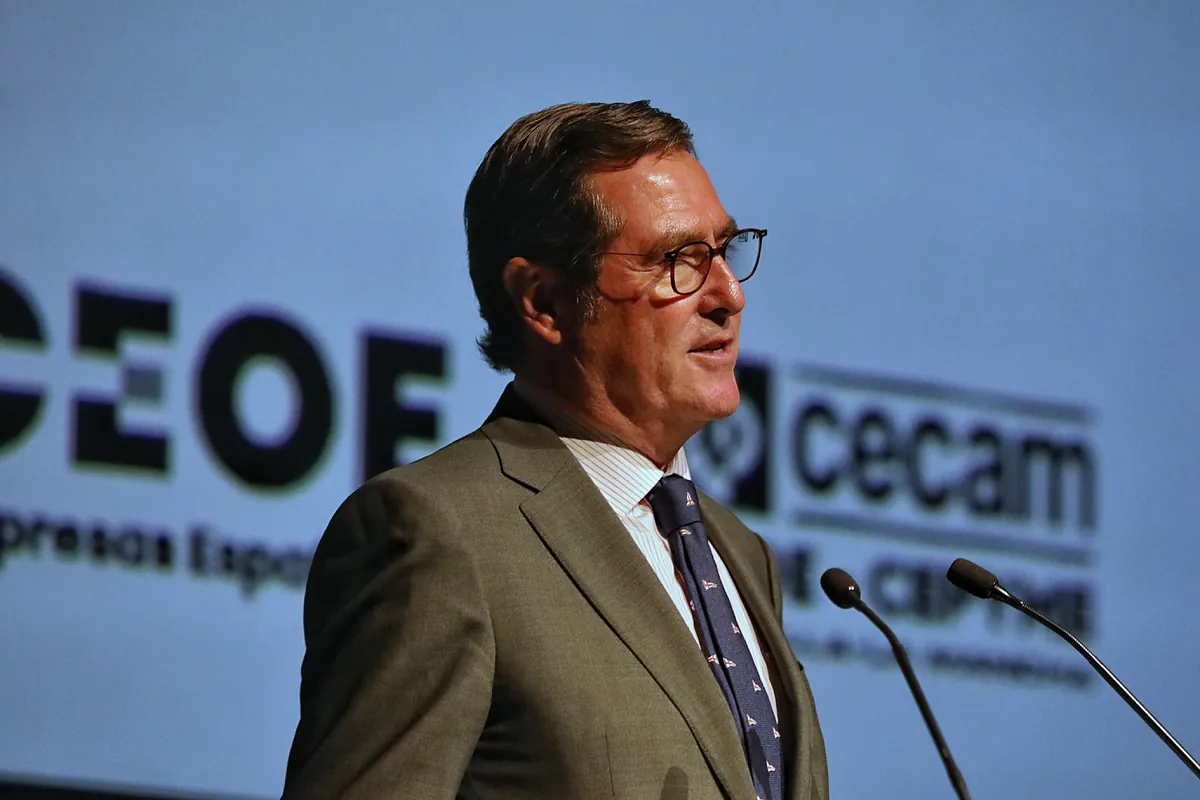 CEOE denuncia en Bruselas el ataque de Sánchez contra la educación privada