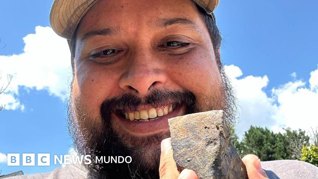 "En cuanto algo cae, es hora de ponerse en marcha": el lucrativo negocio de los buscadores de meteoritos que ganan miles de dólares vendiéndolos