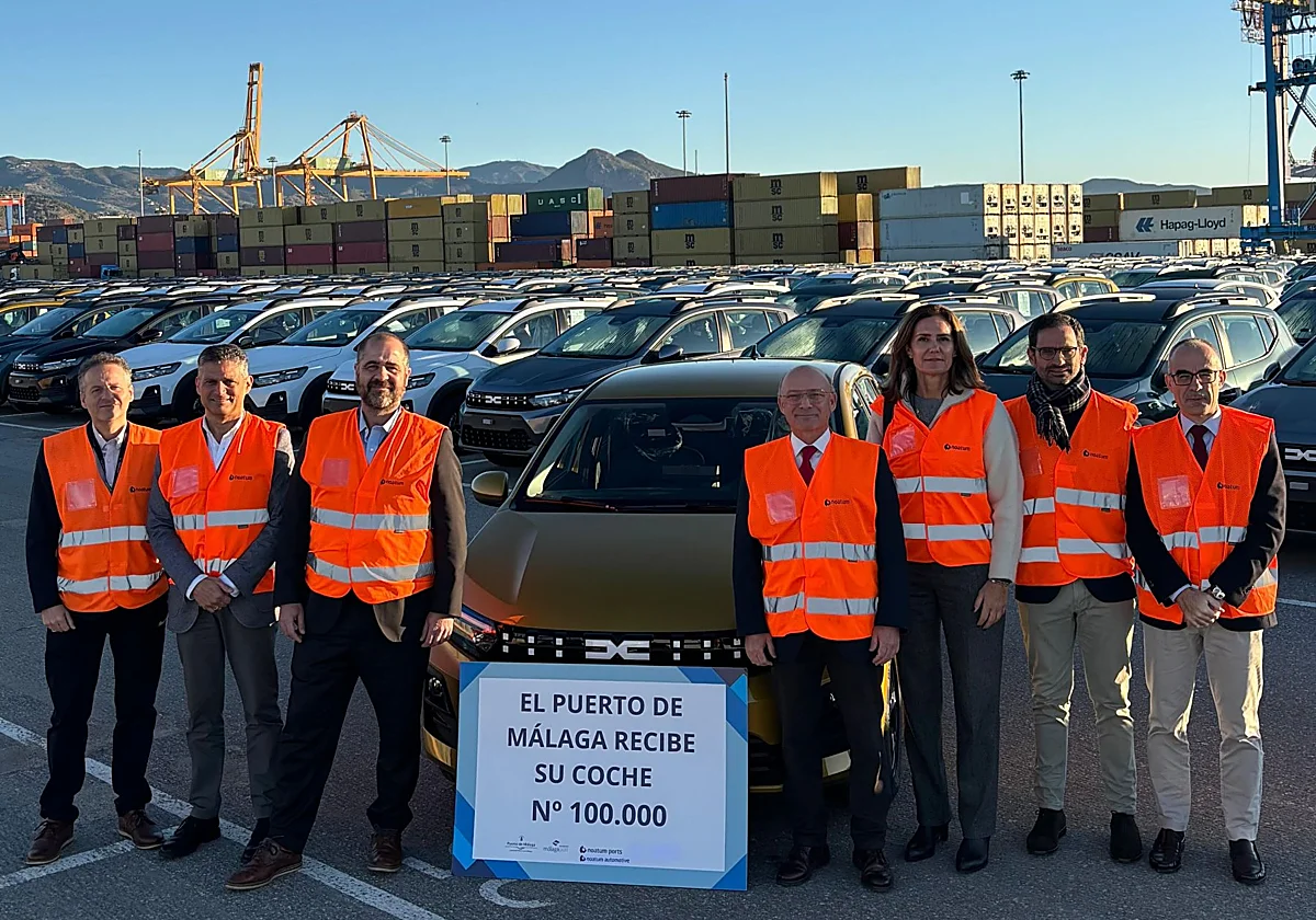 El puerto de Málaga alcanza un récord de 100.000 coches nuevos de importación