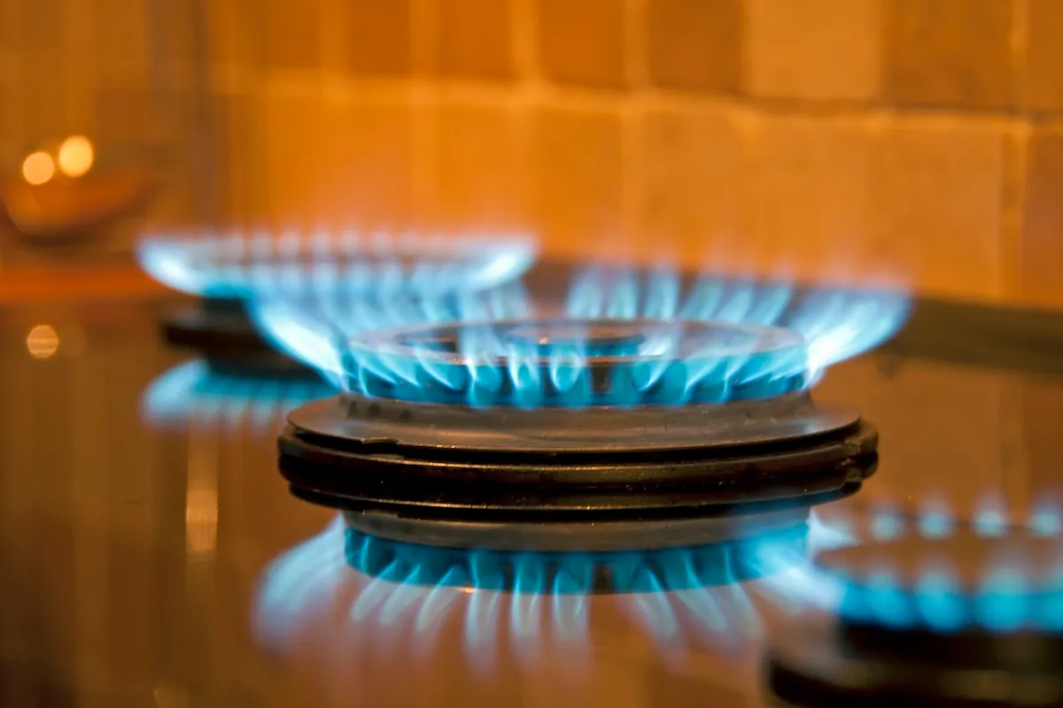 La factura fiscal de luz y gas aumenta este mes en 300 millones al concluir las ayudas por la guerra