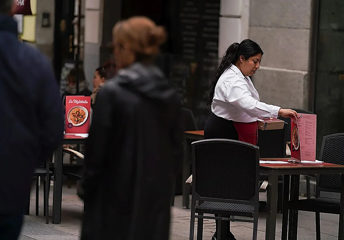 Spain reaches new record of 22.3 million workers but the fall in unemployment stagnates
