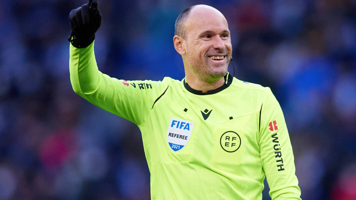Mateu Lahoz y el peor partido de su vida: "Empezaron a tratarme mal, yendo a lo personal..."