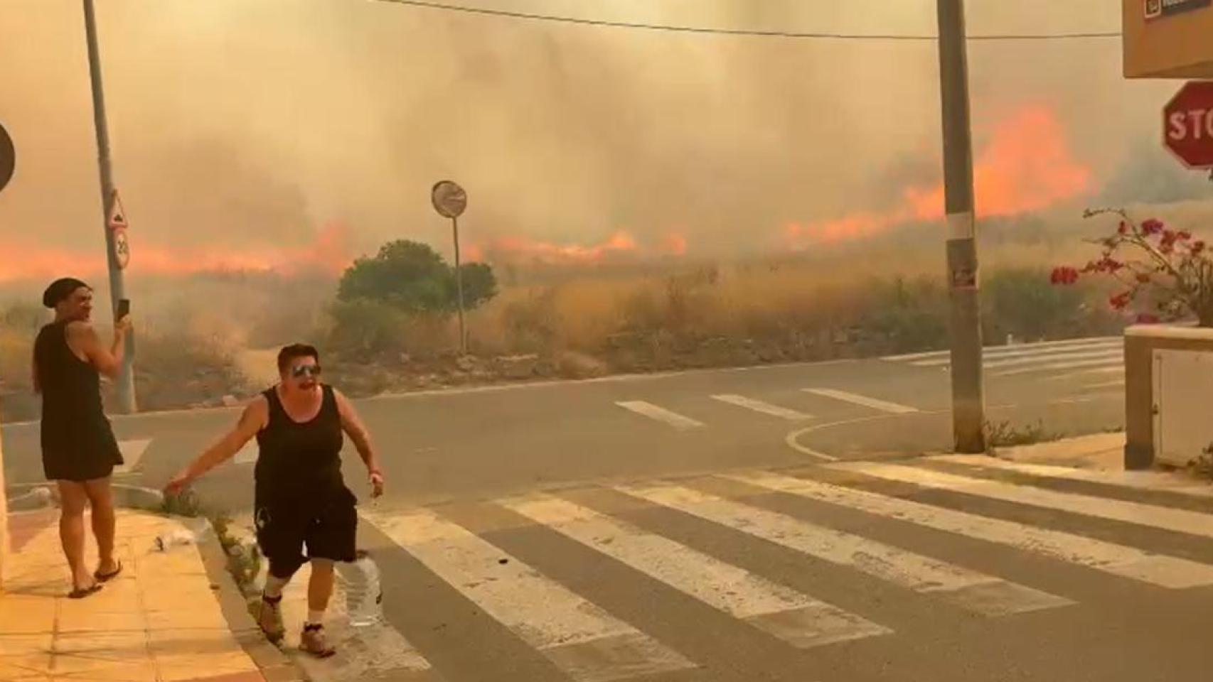 Desalojan viviendas de Los Garres (Murcia) por un incendio forestal: López Miras solicita ayuda de la UME