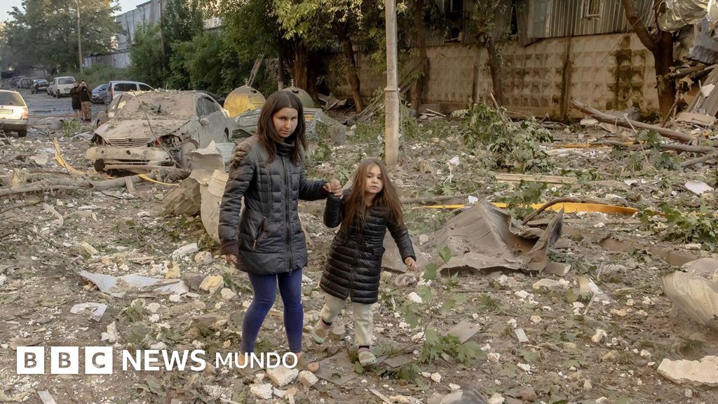 Al menos 21 muertos en Ucrania en uno de los mayores ataques de Rusia en los últimos meses con más de 700 drones