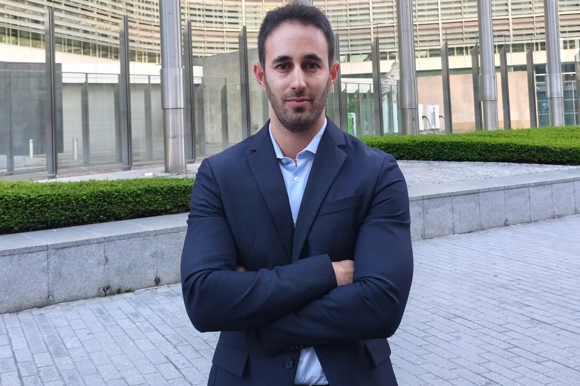 Andrés Stumpf, galardonado con el premio de la APIE a mejor periodista joven