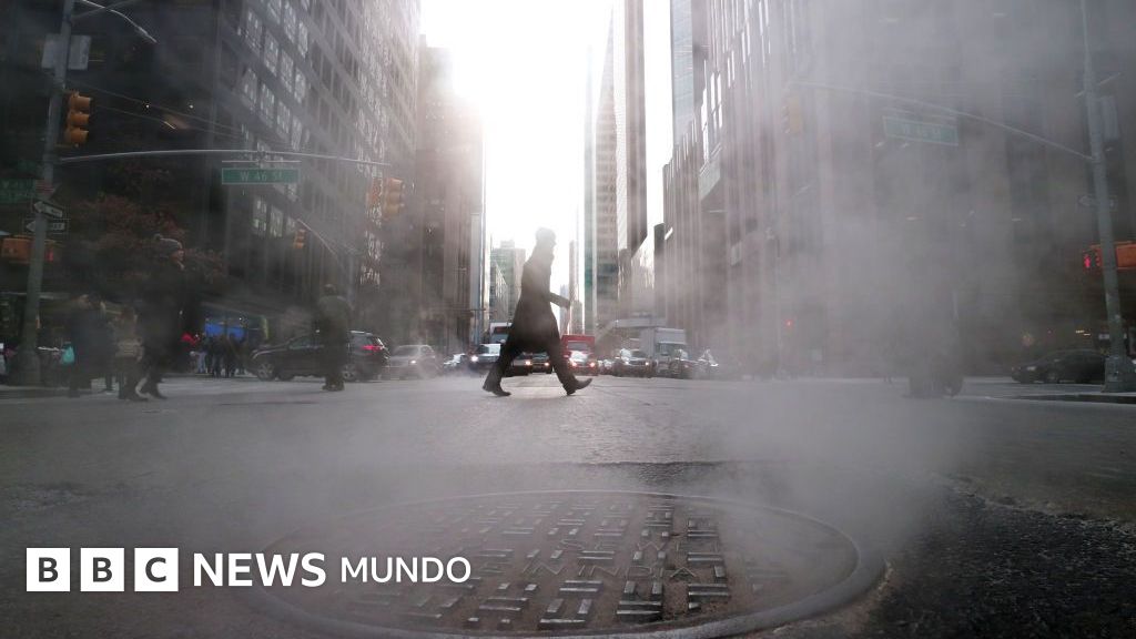 La policía de Nueva York investiga videos de hombres saliendo de las alcantarillas de la ciudad